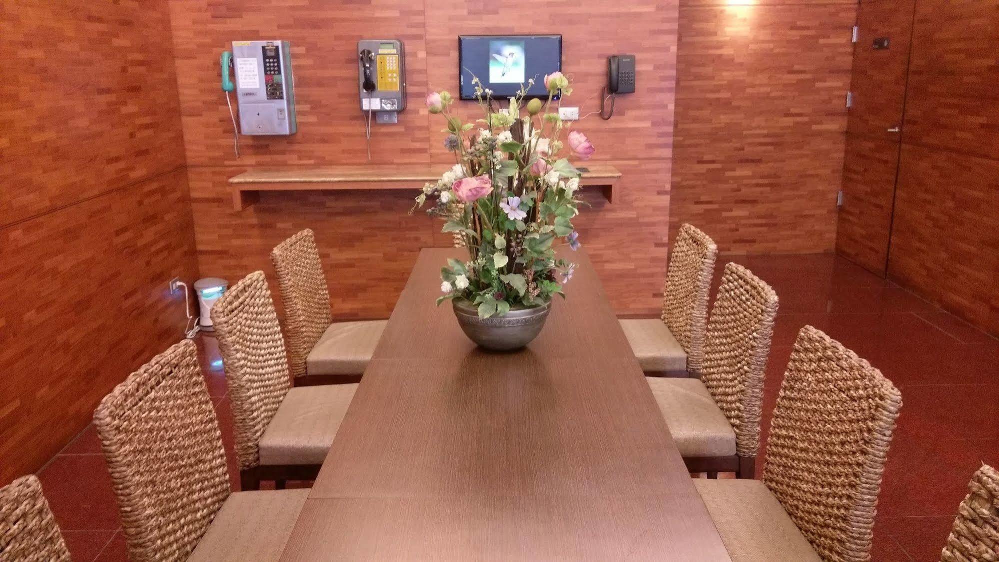 The Premier Hotel Tainan Buitenkant foto