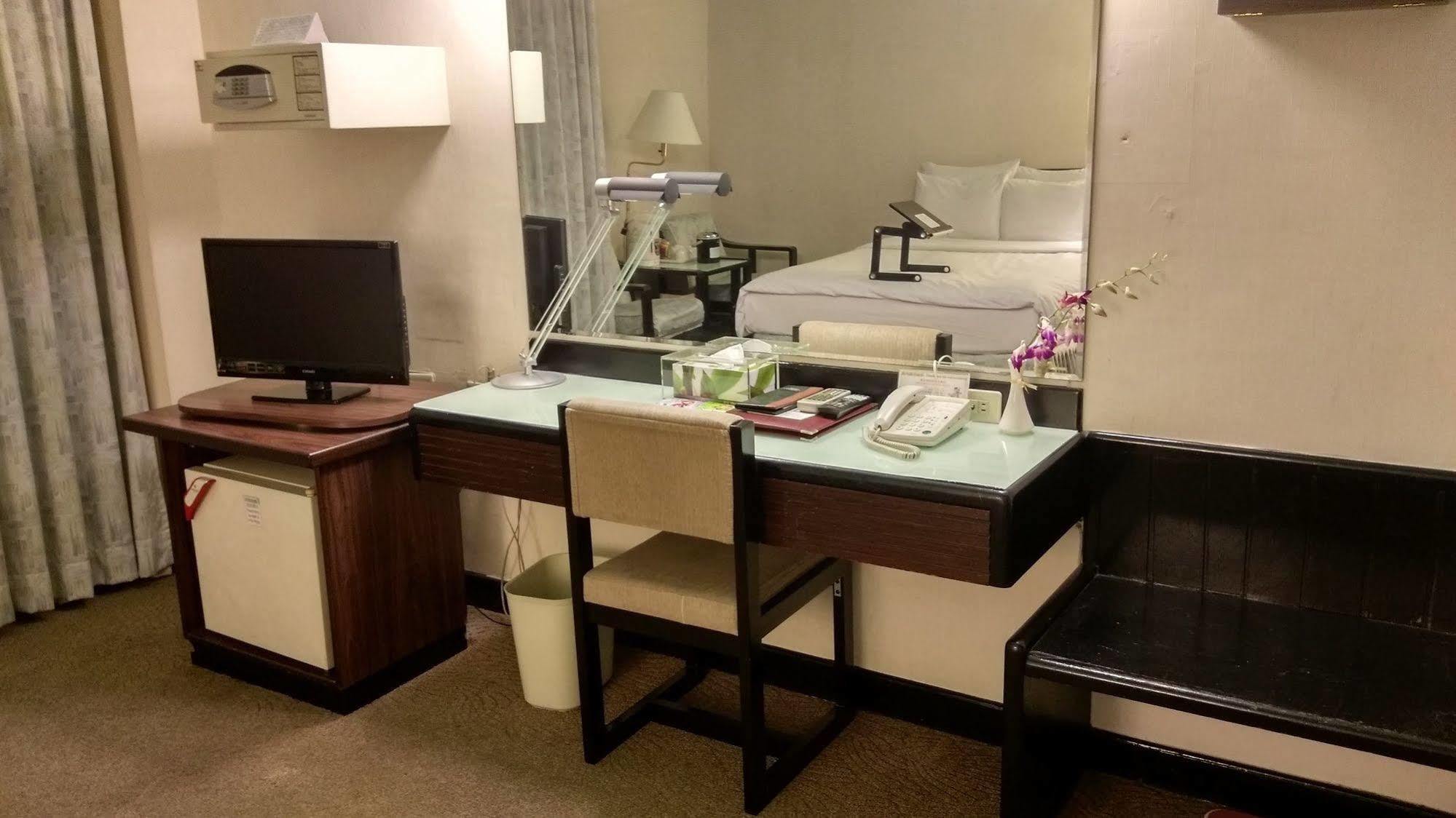 The Premier Hotel Tainan Buitenkant foto